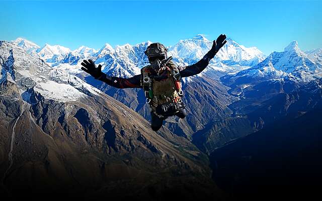 Adembenemende sprongen in 'Drop Zone Everest'