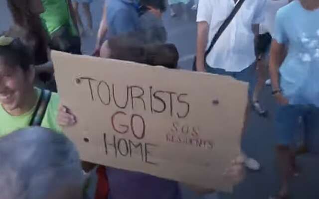 Mallorcanen protesteren massaal tegen toerisme