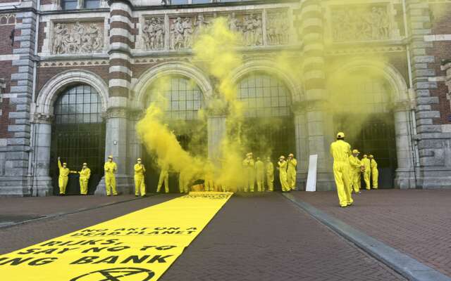 Extinction Rebellion blokkeert toegang tot Rijksmuseum vanwege sponsorrelatie met ING