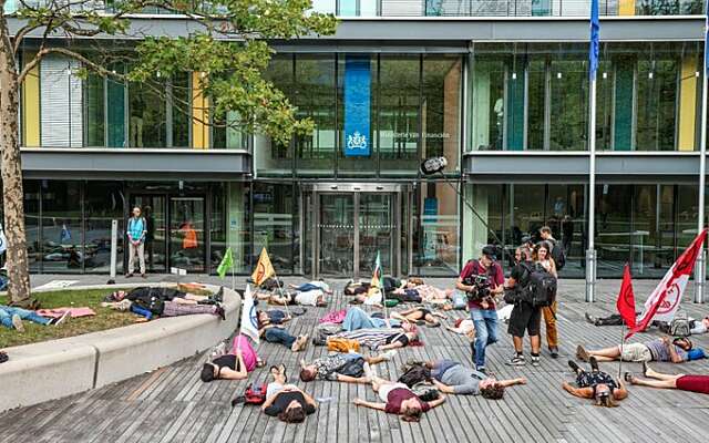 OM wil 13 klimaatactivisten vervolgen voor het blokkeren van de A10