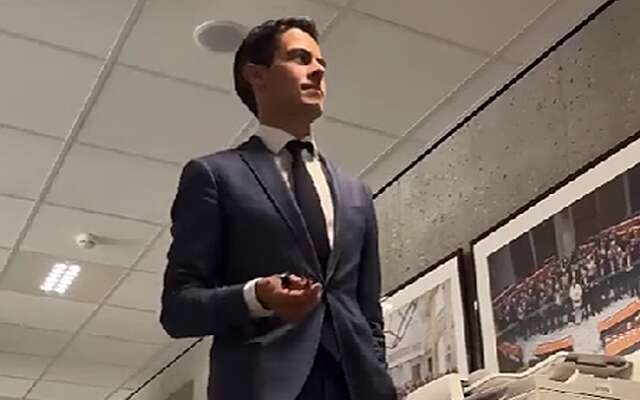 Rob Jetten nu ook op TikTok; deelt video van zijn 'powerwalk naar de plenaire zaal'