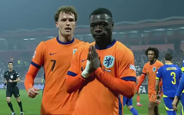 Ophef: Kijkers geïrriteerd door gedrag van twee spelers Nederlands elftal tijdens Wilhelmus