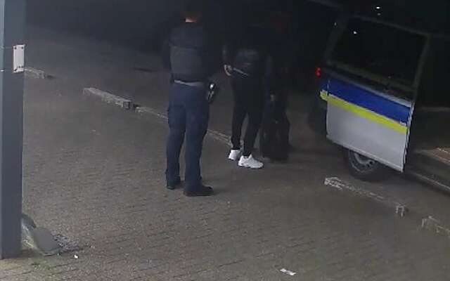 Op camera: Duitsland zet migrant zonder pardon over de grens bij Venlo (en dat mag)