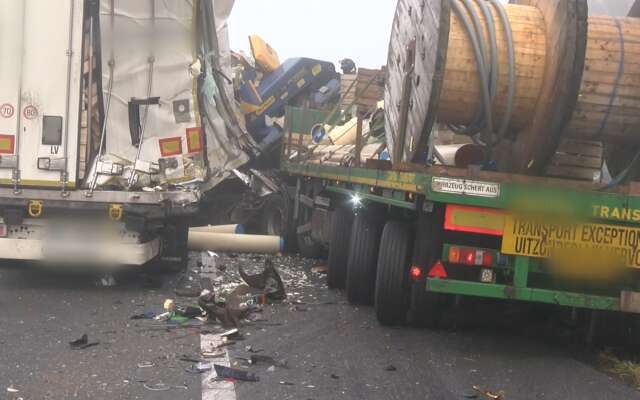 Ernstig ongeluk met vrachtwagens op A58