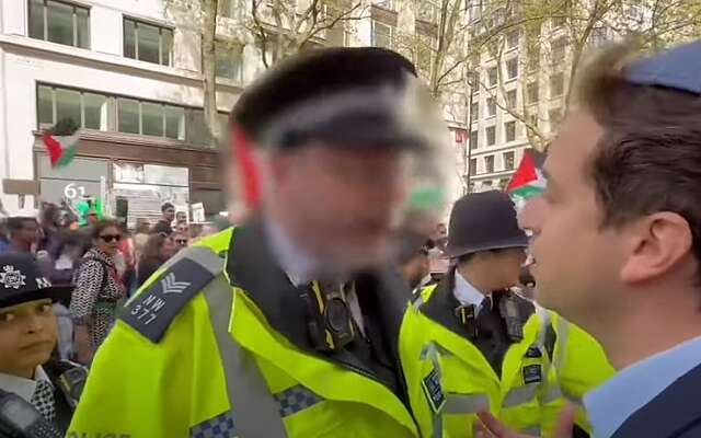 Londense politie zegt sorry voor dreigen met arrestatie 'openlijk Joodse' man bij Palestina-protest