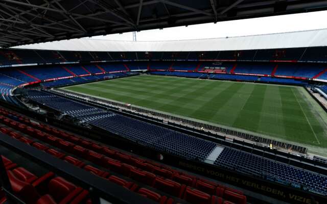 PSV zet Feyenoord op 10 punten achterstand in de Kuip