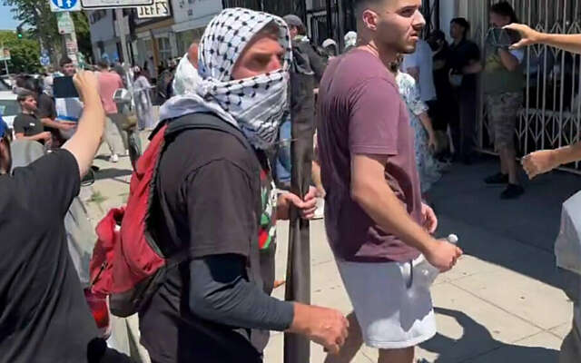 Synagoge omsingeld door pro-Palestina activisten, Israëlische man aangevallen