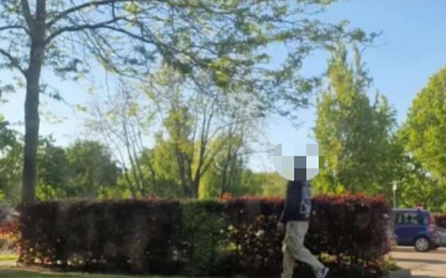 Activisten beschermen asielzoeker die 'derde been' toonde in speeltuin: "Hij is kwetsbaar"