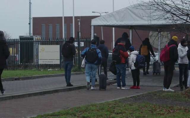 Vluchtelingen in Leiden moeten biezen pakken voor feestende studenten