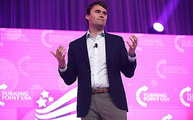 Activist Charlie Kirk tijdens debat met student: mijn dochter zou alsnog moeten bevallen na verkrachting