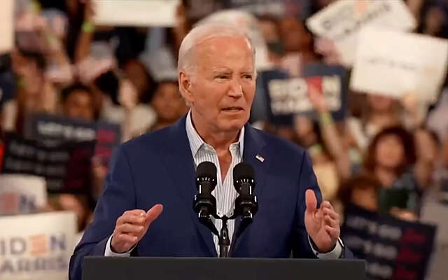 Joe Biden mompelt op radio: "Ik ben er trots op dat ik de eerste zwarte vrouw ben"