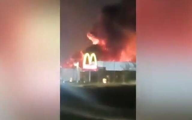 Video: Honderden explosies bij brand lachgasfabriek in VS