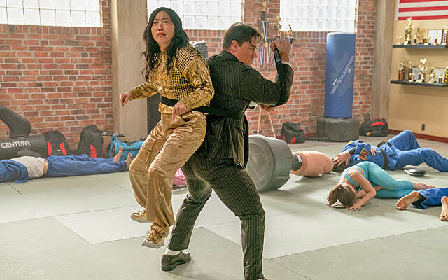 John Cena beschermt Awkwafina in nieuwe spannende en komische film