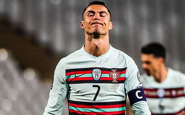 Onderzoek naar Cristiano Ronaldo om 'obsceen gebaar' bij Al-Nasr