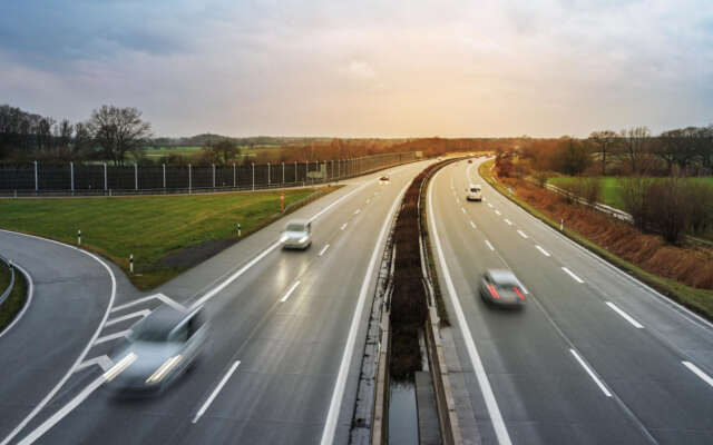 Weer een dode door spookrijden: auto botst op A15 frontaal op vrachtwagen