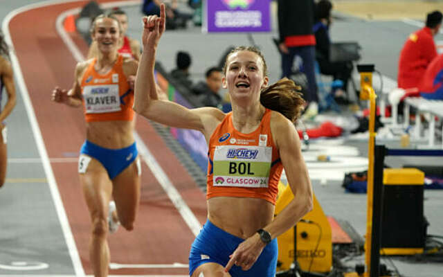 Video: Femke Bol verbetert haar eigen wereldrecord 400 meter op WK in Glasgow