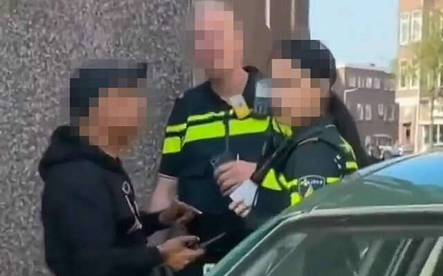 Brutaal mannetje kleineert politieagent: ‘Jij verdient dit uniform niet’