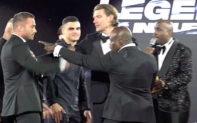 Staredown tussen Dave Roelvink en Melvin Manhoef loopt uit de hand