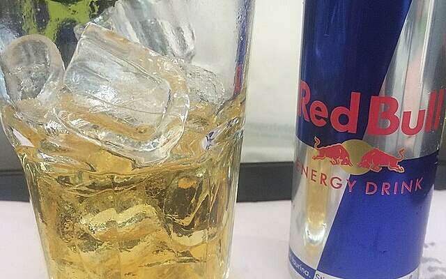 Henk drinkt 7 Red Bull per dag en een cola bij het ontbijt: 'Valt toch wel mee?'