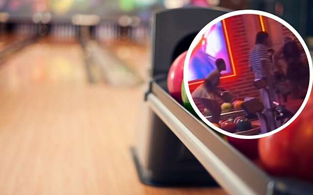 Video: vrouw knock-out gegooid met bowlingbal in bowlingclub in Miami